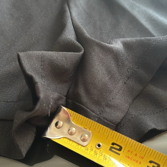 Black shorts - Picture 6 of 9